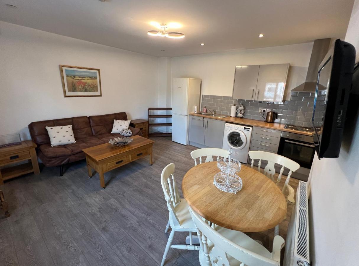 A Spacious Flat Cardiff Exterior foto